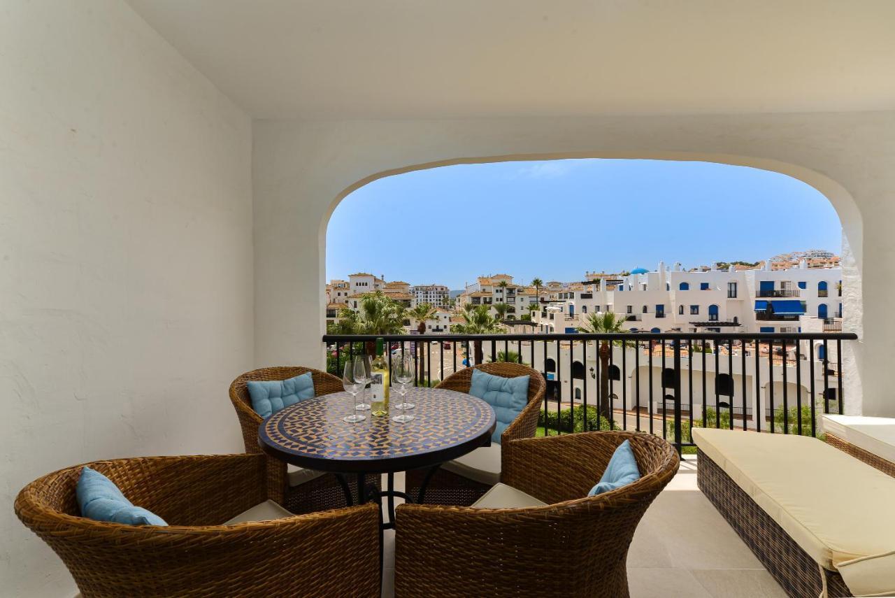 Duquesa Port Retreat Apartment Манилва Екстериор снимка