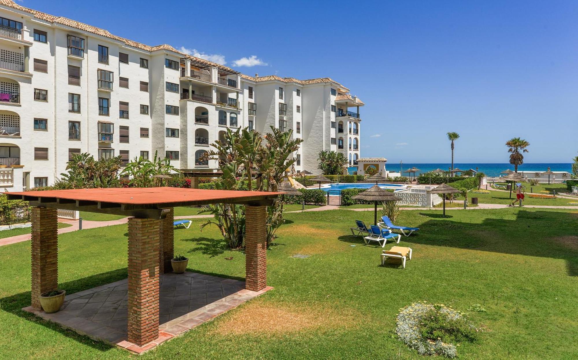 Duquesa Port Retreat Apartment Манилва Екстериор снимка