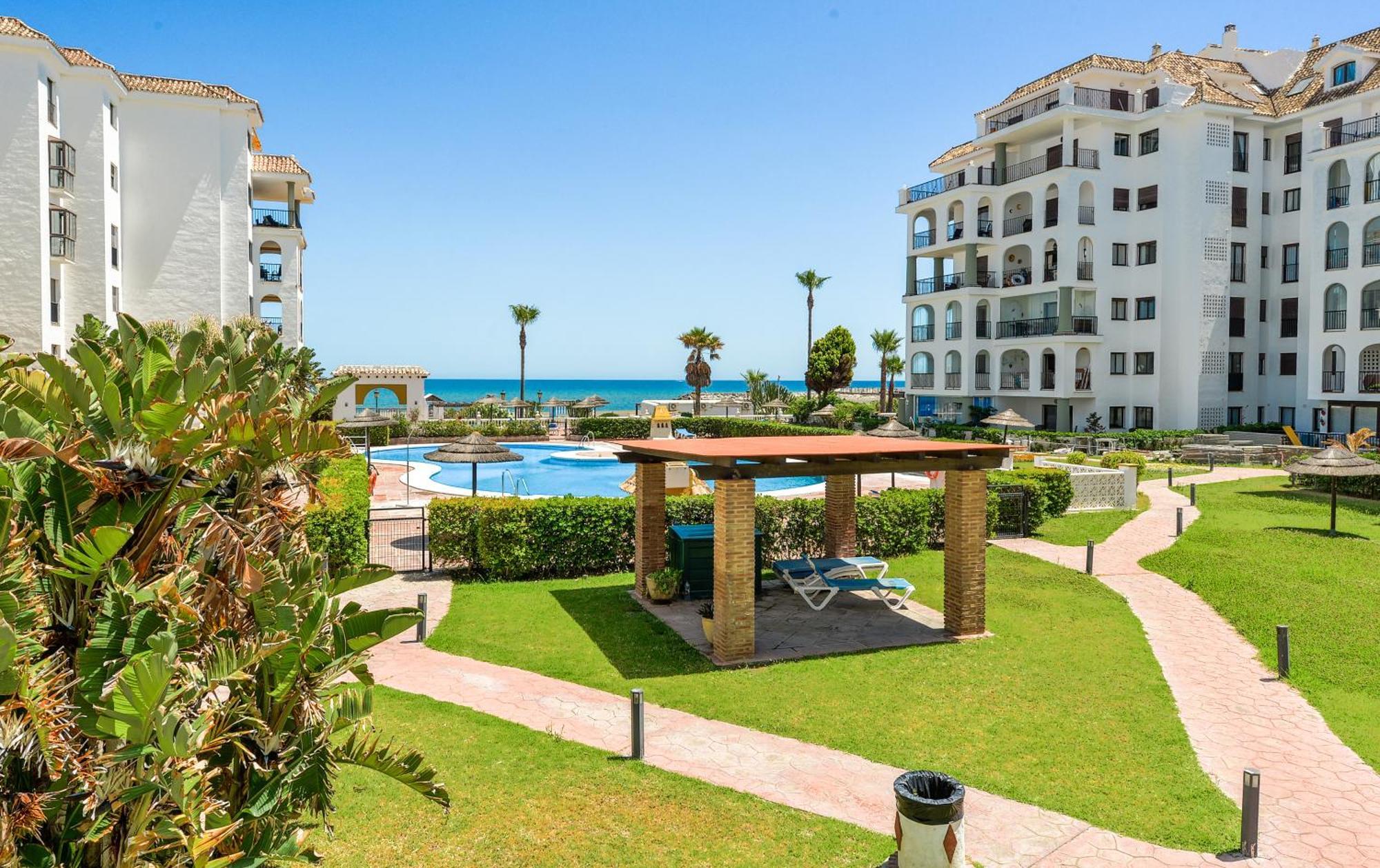 Duquesa Port Retreat Apartment Манилва Екстериор снимка