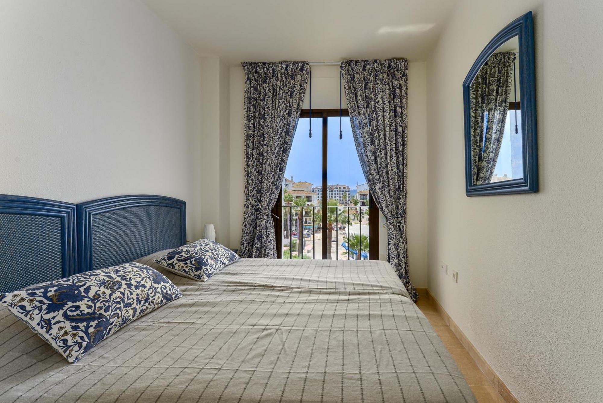 Duquesa Port Retreat Apartment Манилва Екстериор снимка