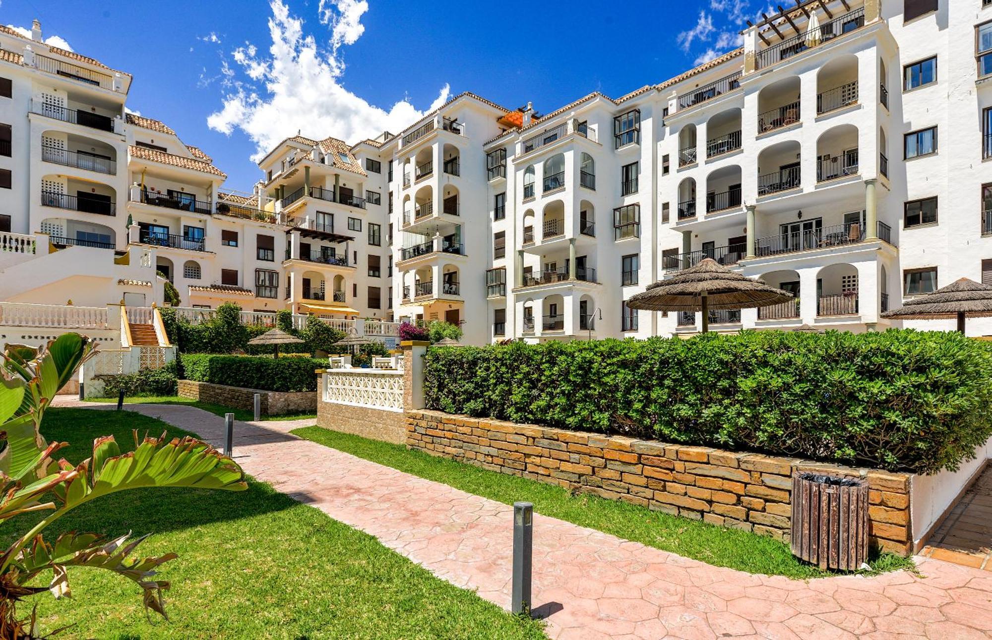 Duquesa Port Retreat Apartment Манилва Екстериор снимка